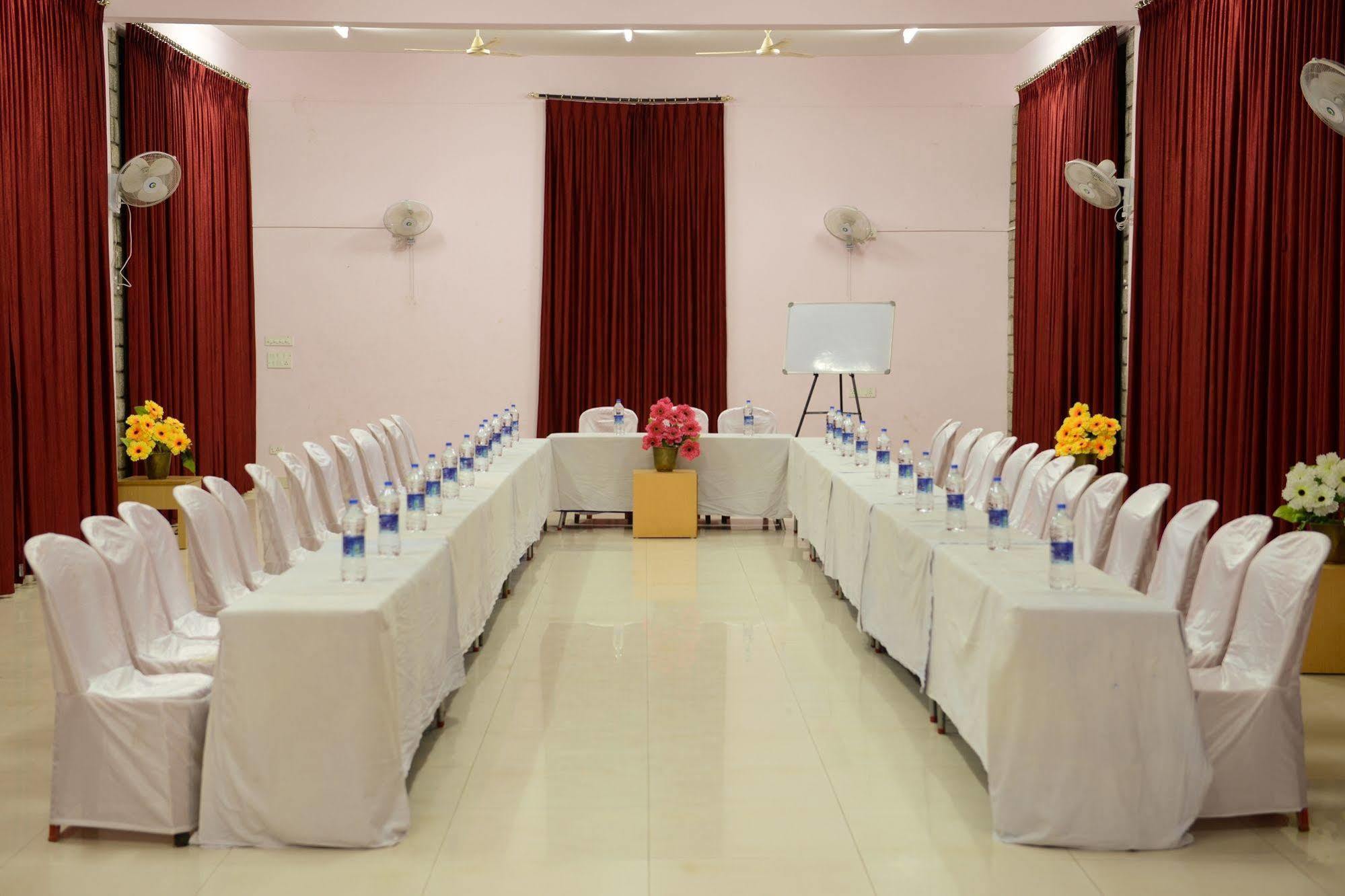 Kstdc Hotel Mayura Yatrinivas Mysore Exteriör bild