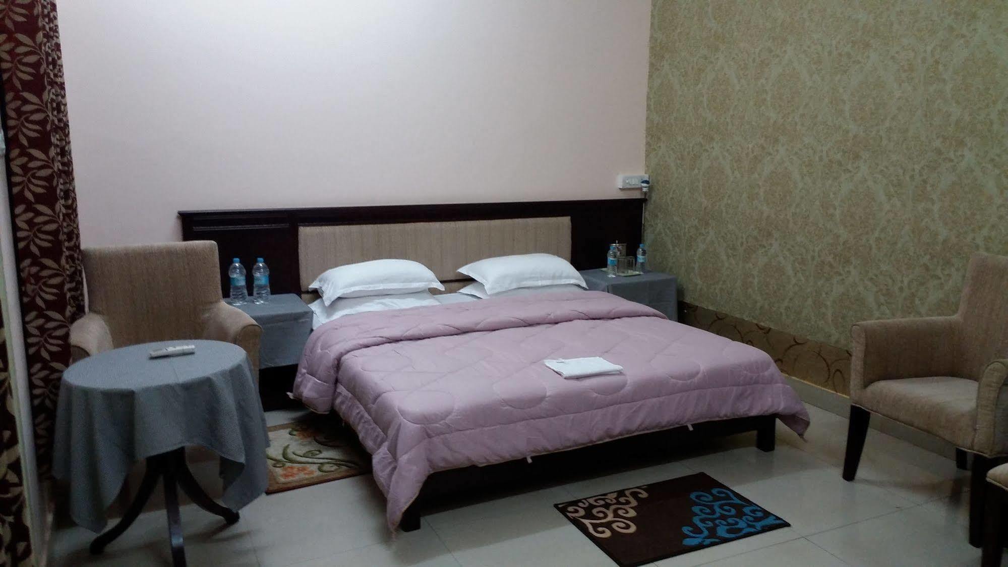 Kstdc Hotel Mayura Yatrinivas Mysore Exteriör bild